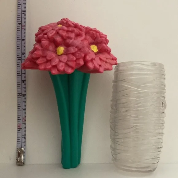 American Girl Grand Hotel silver nightstand,  flowers, vase and towels - Picture 5 of 8